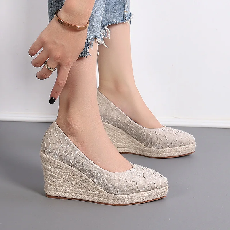 Espadrille Slip On - รองเท้าส้นสูงแบบแพลตฟอร์มลายดอกไม้ ระบายอากาศได้ดี ใส่สบาย ขนาด 8 ซม.
